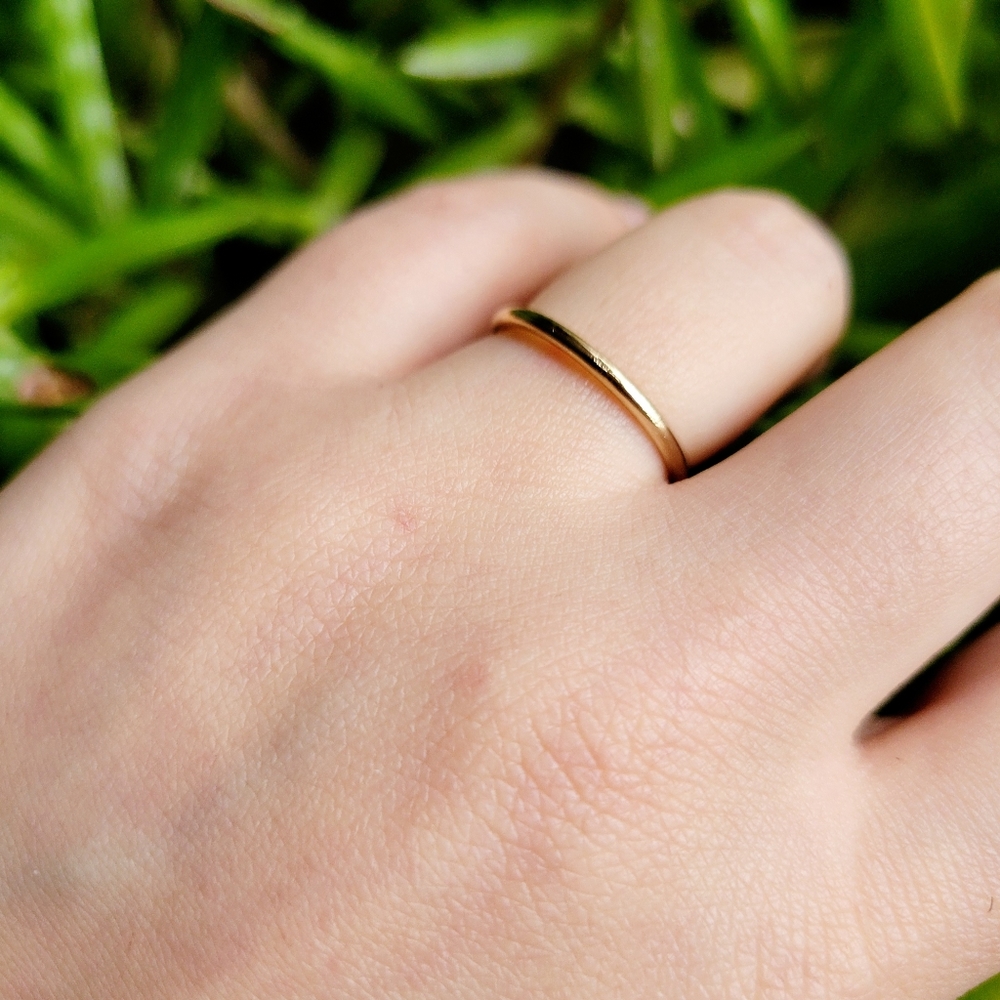New Simple Classic Gold Ring Band - Picture 5 of 7